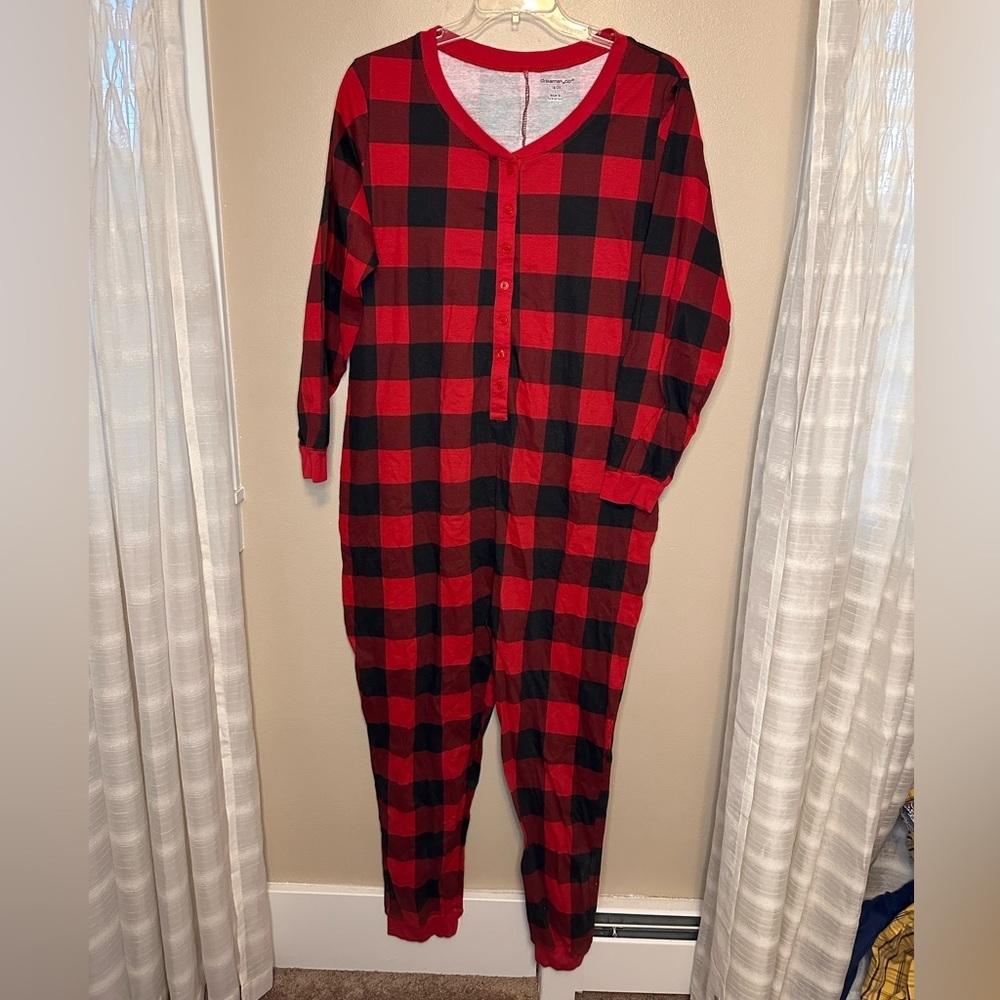 Dreams Co. Women’s Plus Size 1 Pc. Buffalo Plaid Pajamas Size 18/20 Red Black